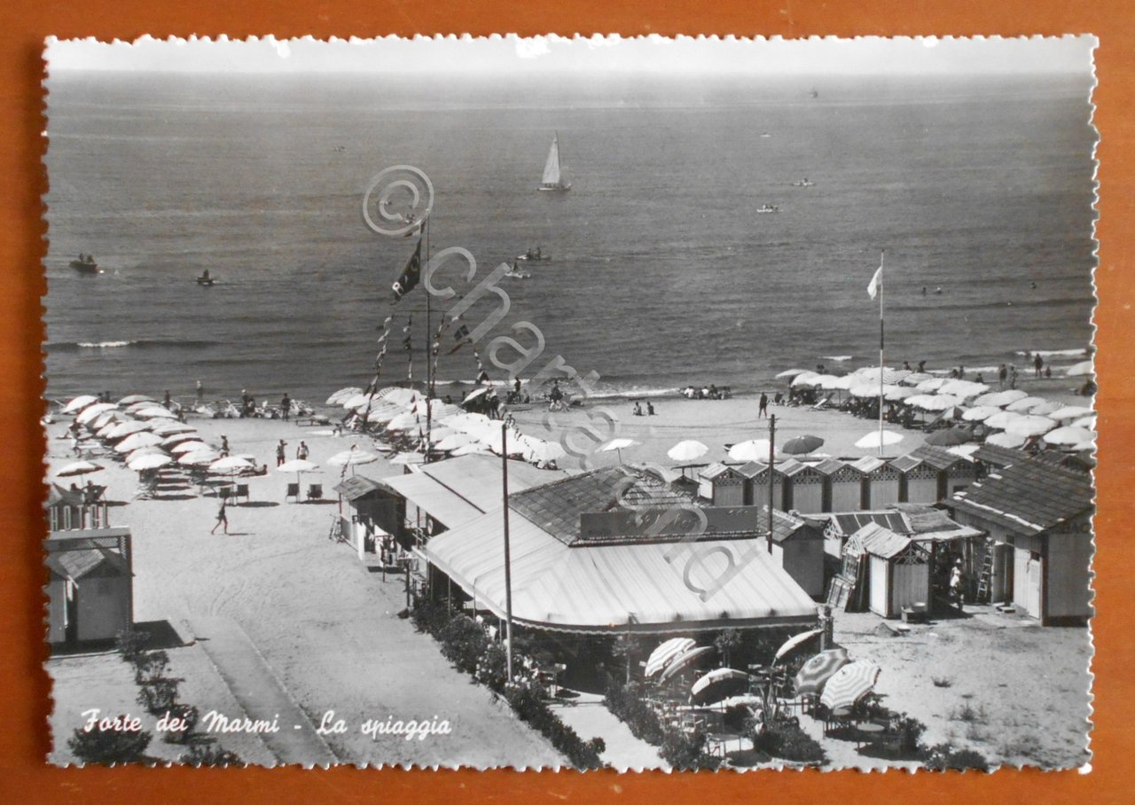 Cartolina Forte dei Marmi - La Spiaggia - 1950 ca. | Immagine principale