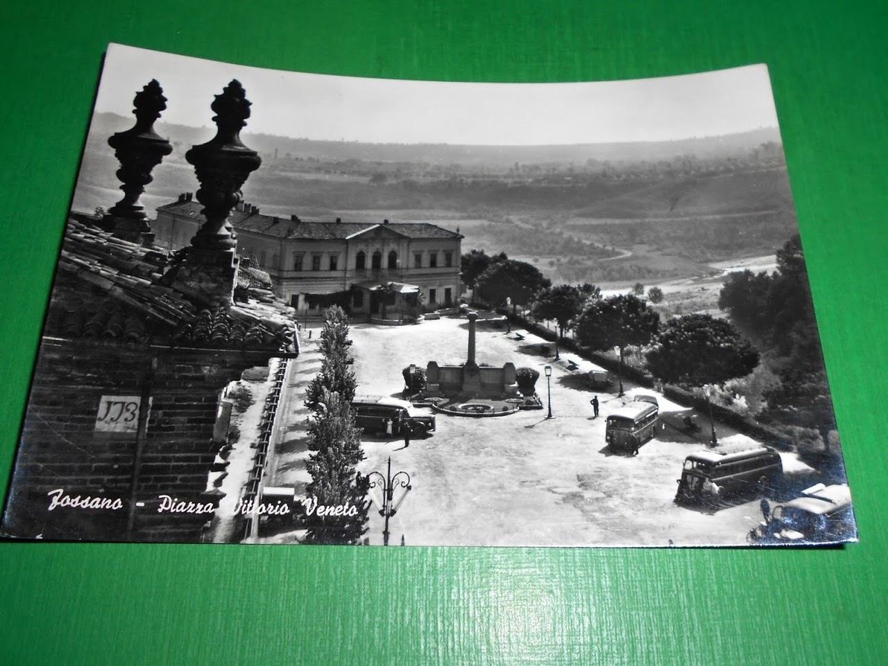 Cartolina Fossano - Piazza Vittorio Veneto 1959.