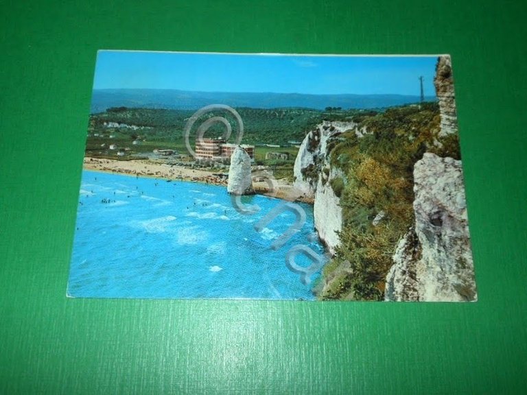 Cartolina Gargano Pittoresco - Vieste - La spiaggia di Pizzomunno …