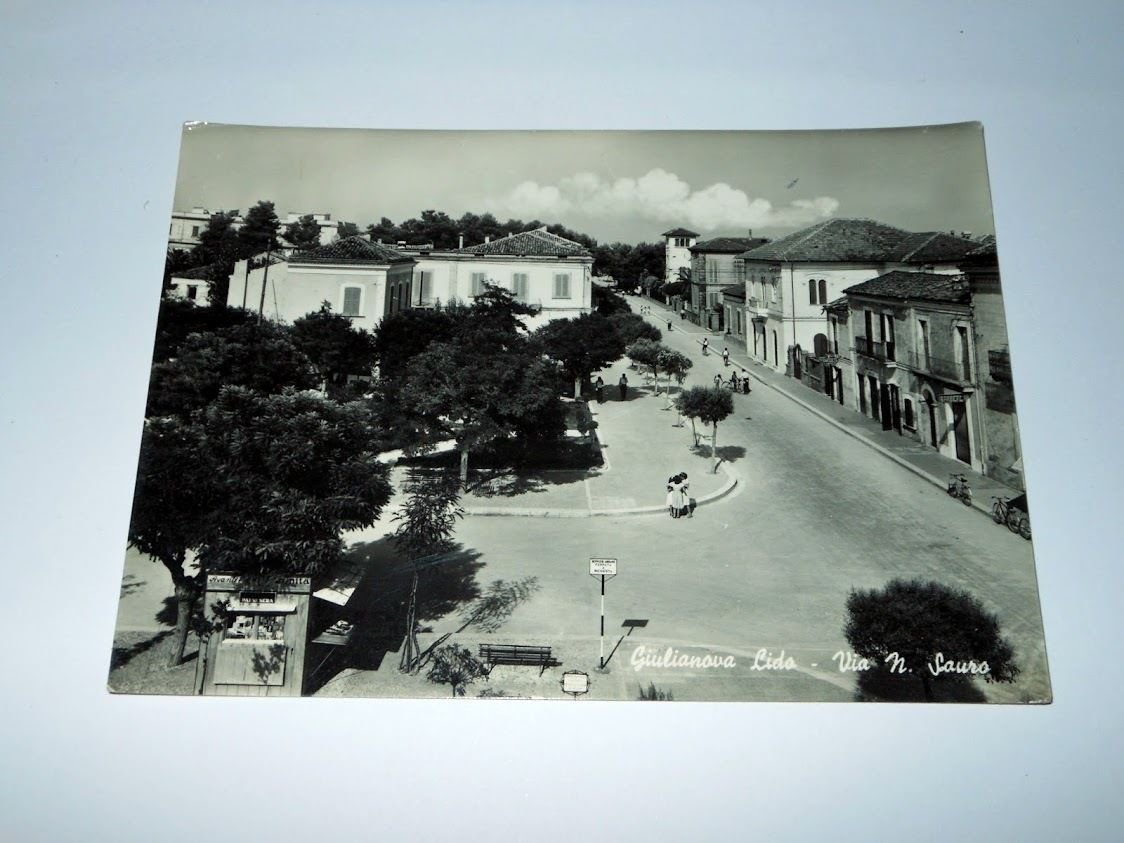 Cartolina Giulianova Lido - Via N. Sauro 1955 ca.