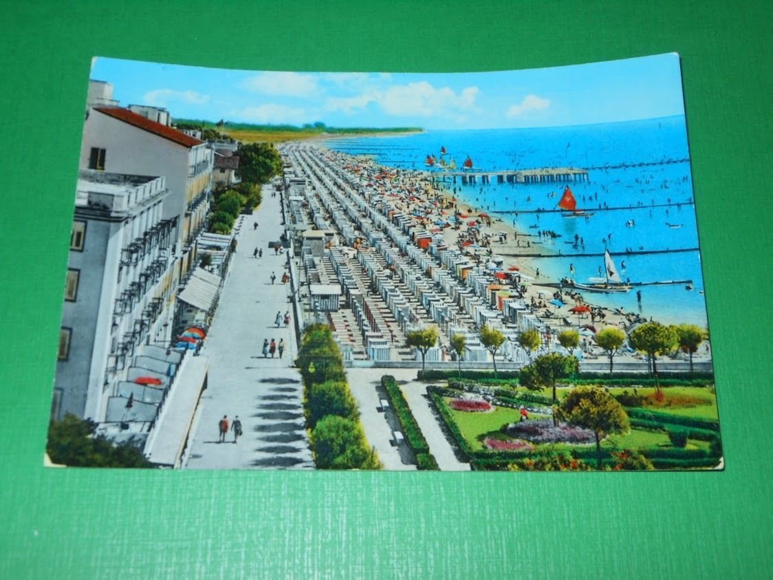 Cartolina Grado - Isola del Sole - La spiaggia 1963.