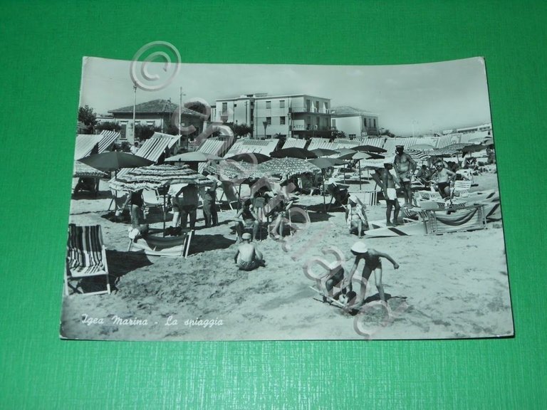 Cartolina Igea Marina - La spiaggia 1960 ca.