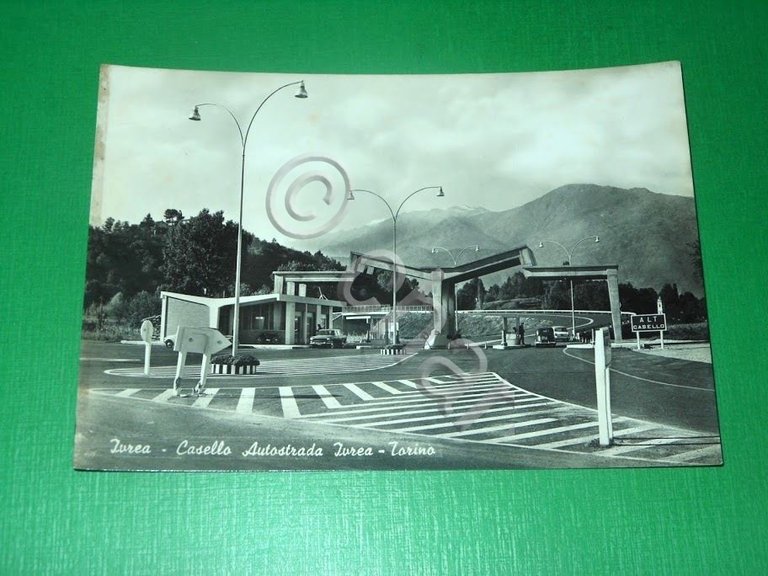 Cartolina Ivrea - Casello Autostrada Ivrea - Torino 1955 ca