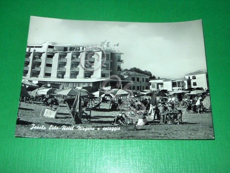 Cartolina Jesolo Lido - Hotel Niagara e spiaggia 1958