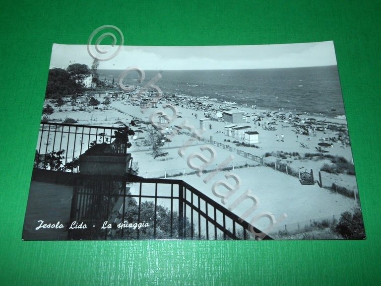 Cartolina Jesolo Lido - La spiaggia 1960.