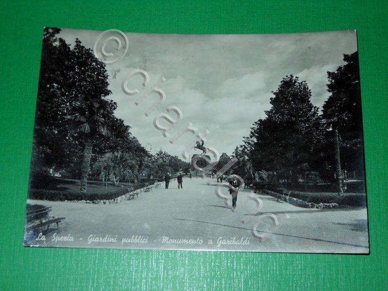 Cartolina La Spezia - Giardini pubblici - Monumento a Garibaldi …