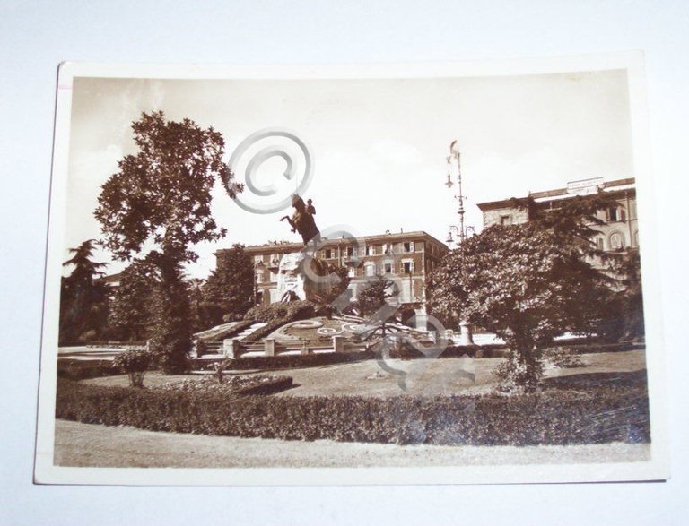 Cartolina La Spezia - Mon. a Garibaldi e Giardini 1940 | Immagine Gallery 2