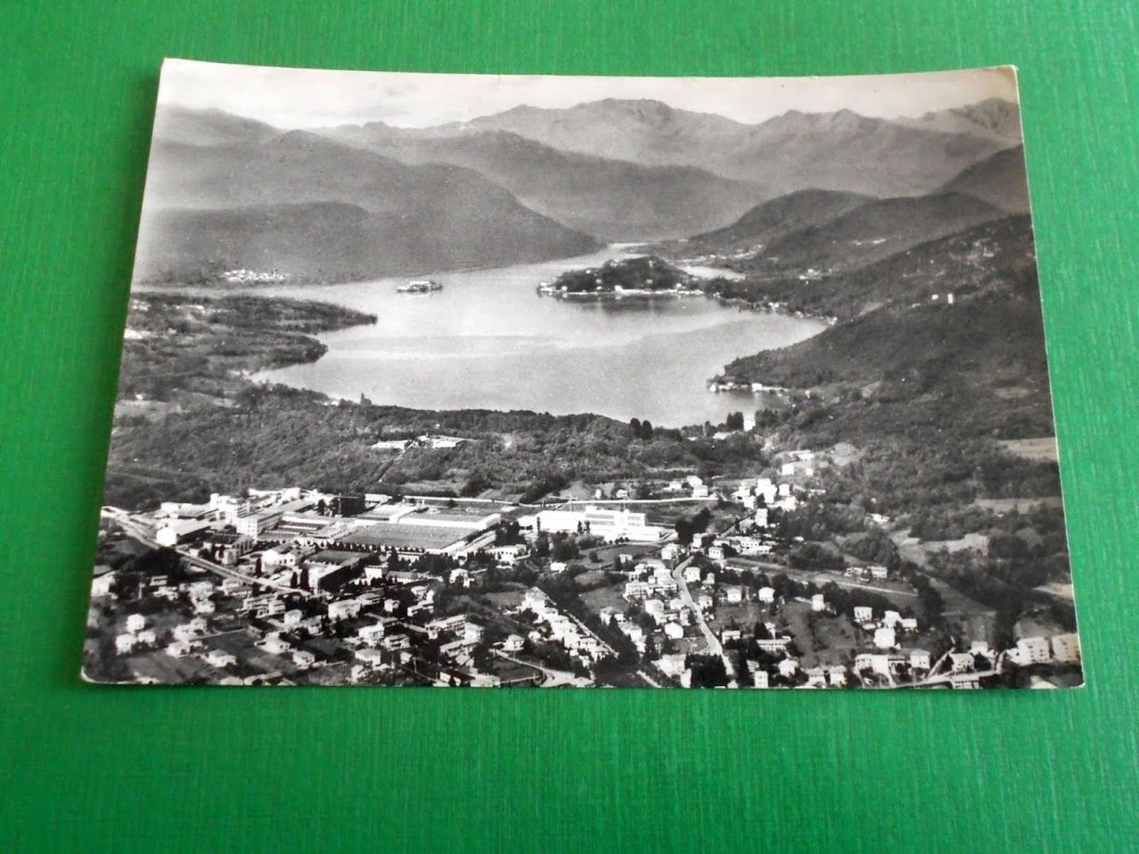 Cartolina Lago d' Orta - Il bacino e lo stabilimento …