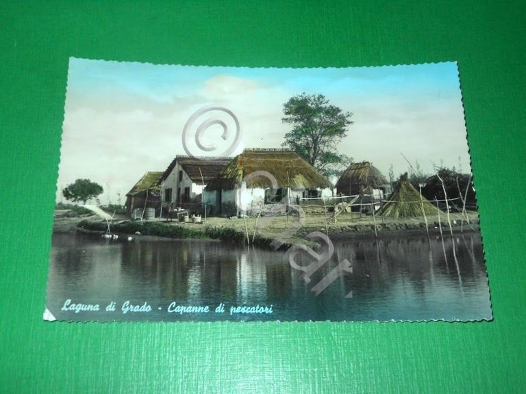 Cartolina Laguna di Grado - Capanne di pescatori 1960 ca