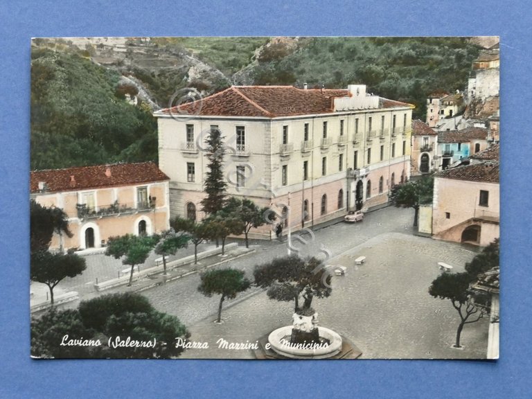 Cartolina Laviano - Piazza Mazzini e Municipio - 1960 ca.