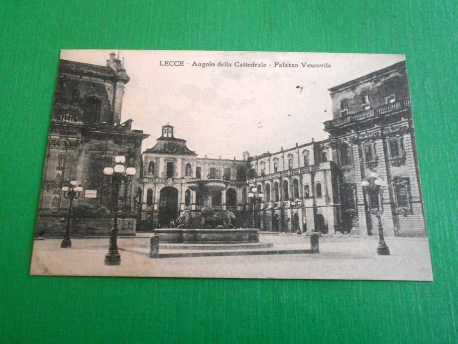 Cartolina Lecce - Angolo della Cattedrale - Palazzo Vescovile 1931.