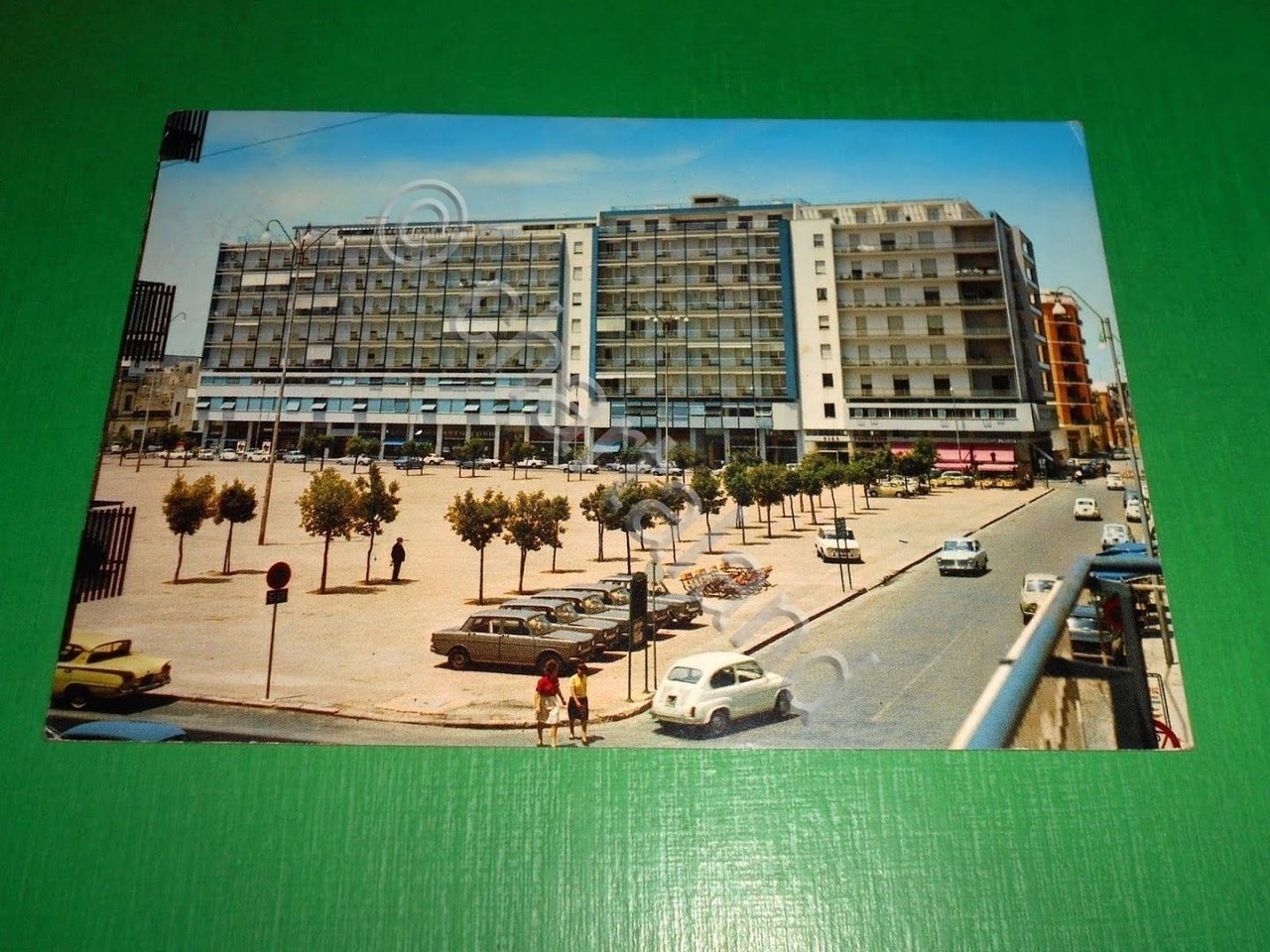Cartolina Lecce - Piazza Mazzini 1985.