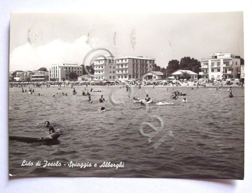 Cartolina Lido di Jesolo - Spiaggia e alberghi 1961.