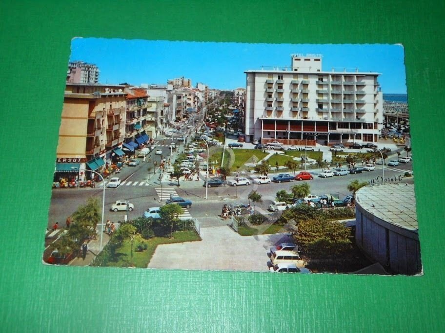 Cartolina Lido di Sottomarina - Largo Europa e Viale Trieste …