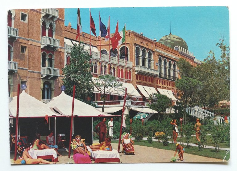 Cartolina Lido di Venezia - Hotel Excelsior visto dalla Spiaggia …