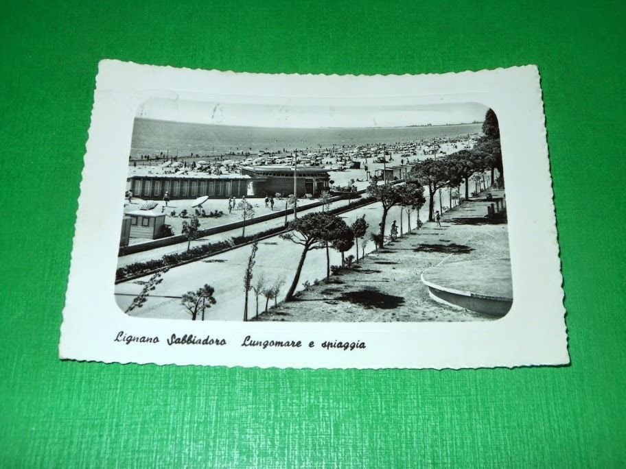 Cartolina Lignano Sabbiadoro - Lungomare e spiaggia 1958.