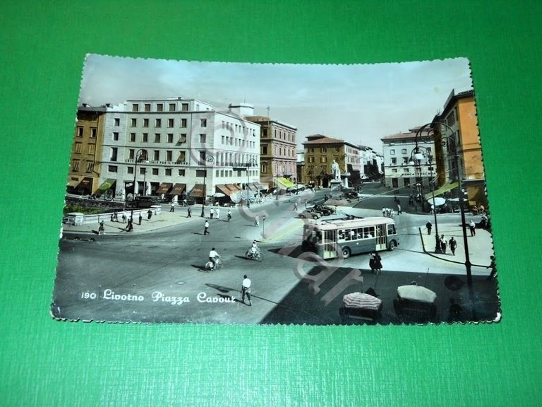 Cartolina Livorno - Piazza Cavour 1954.
