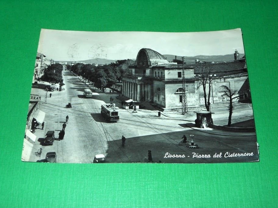 Cartolina Livorno - Piazza del Cisternone 1958.
