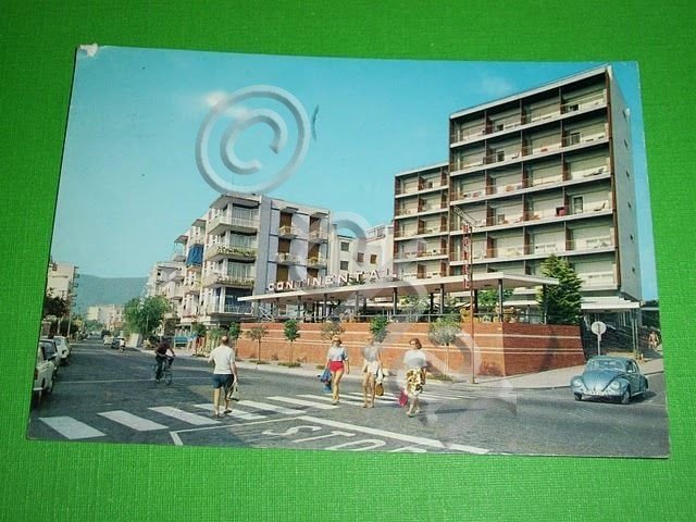 Cartolina Loano - Hotel Continental e Via Aurelia 1975.