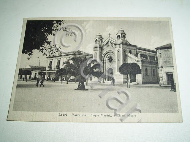 Cartolina Locri - Piazza dei Cinque Martiri e Chiesa Madre …