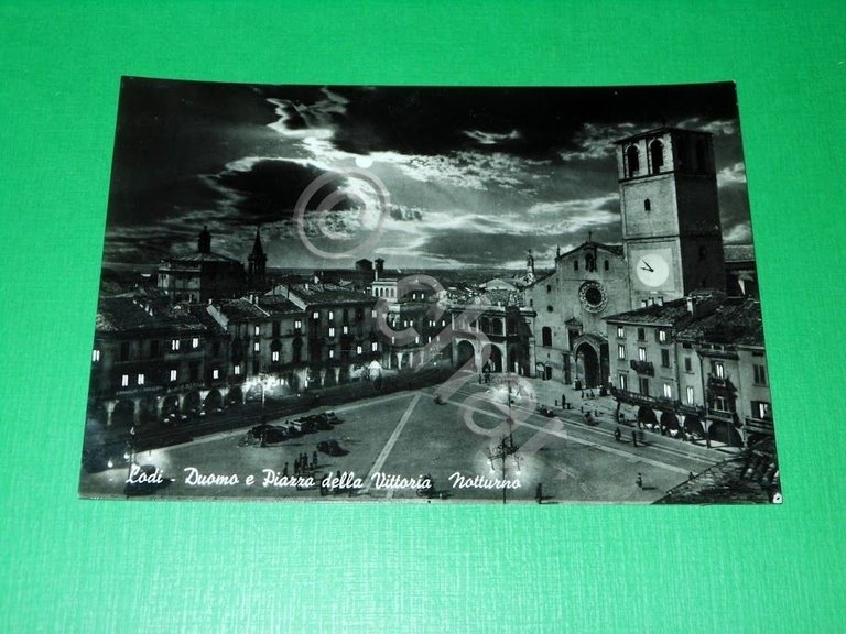 Cartolina Lodi - Duomo e Piazza della Vittoria ( notturno …