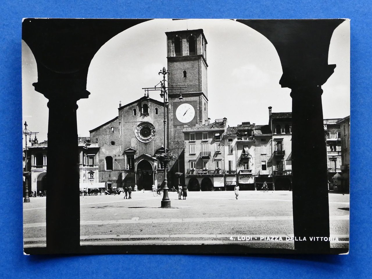 Cartolina Lodi - Piazza della Vittoria - 1941.
