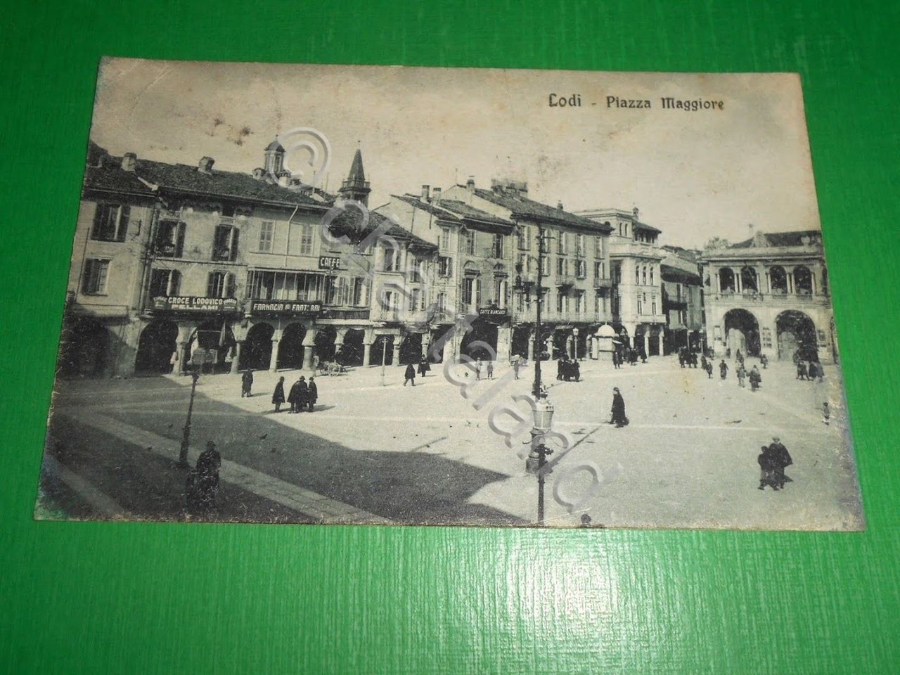 Cartolina Lodi - Piazza Maggiore 1918.