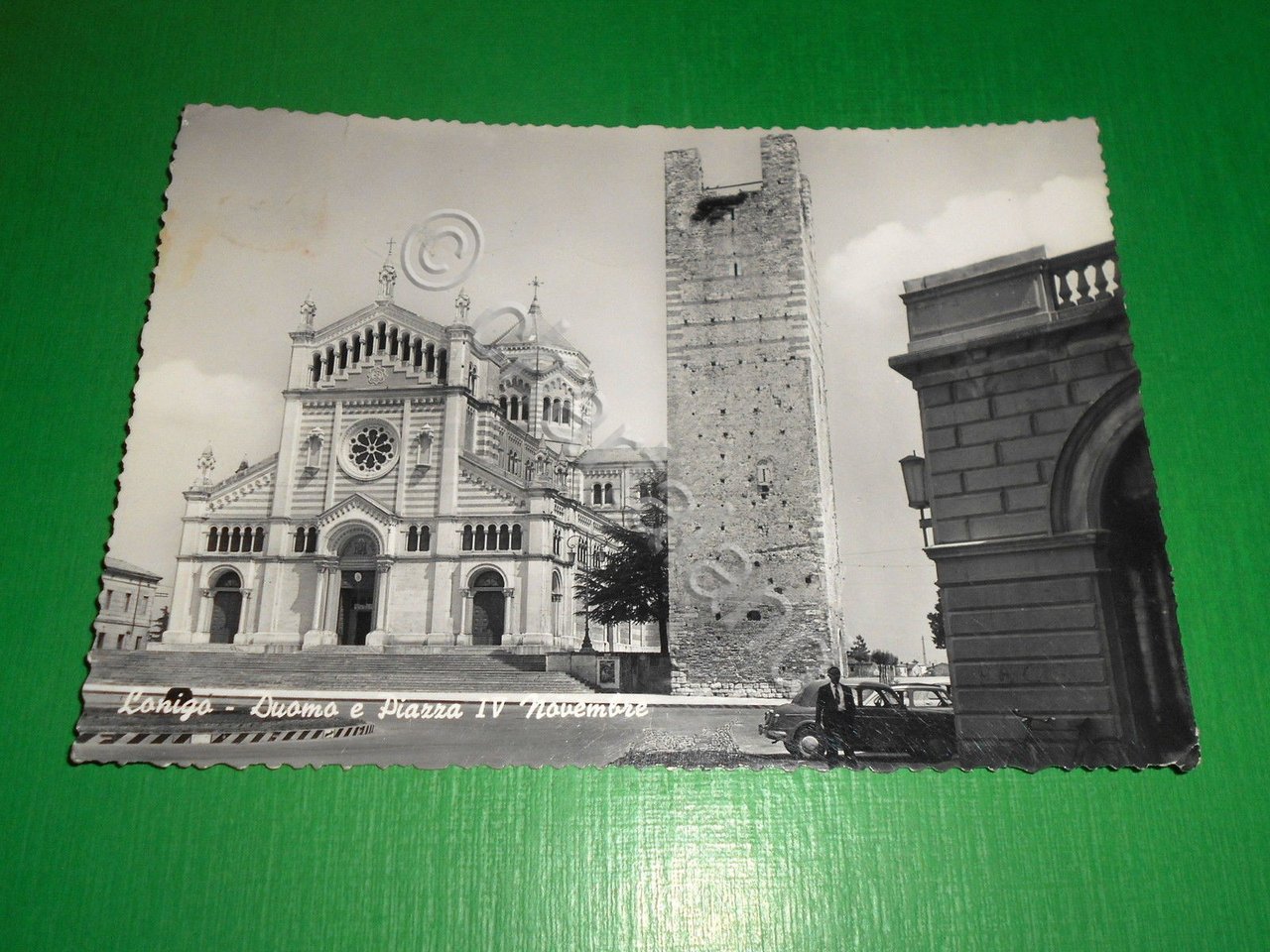 Cartolina Lonigo - Duomo e Piazza IV Novembre 1959.