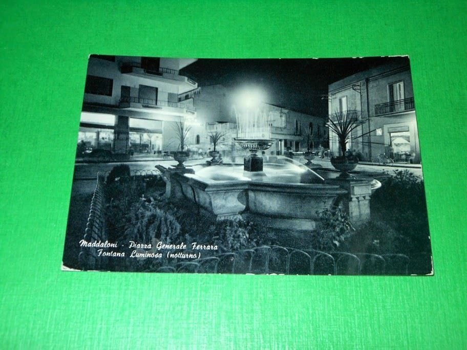 Cartolina Maddaloni - Piazza Generale Ferrara - Fontana luminosa 1965.