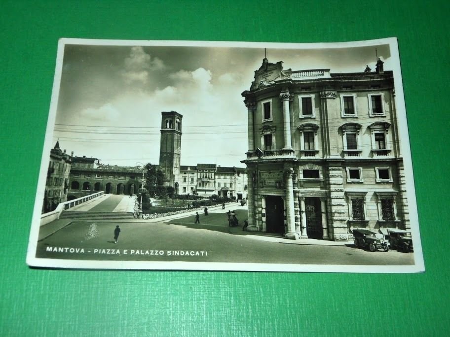 Cartolina Mantova - Piazza e Palazzo Sindacati 1936.