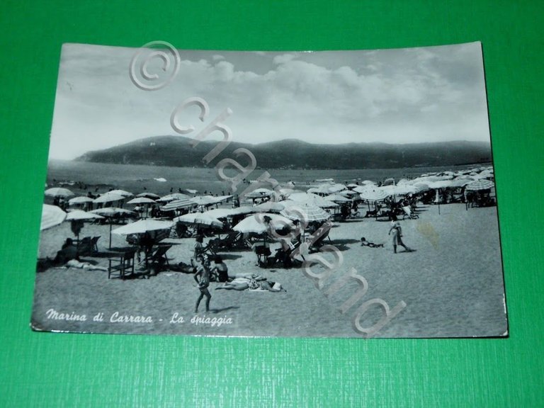 Cartolina Marina di Carrara - La spiaggia 1952
