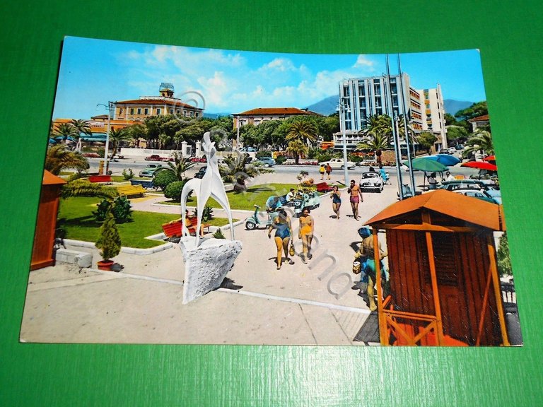 Cartolina Marina di Massa - Giardini e Alberghi lungo mare …