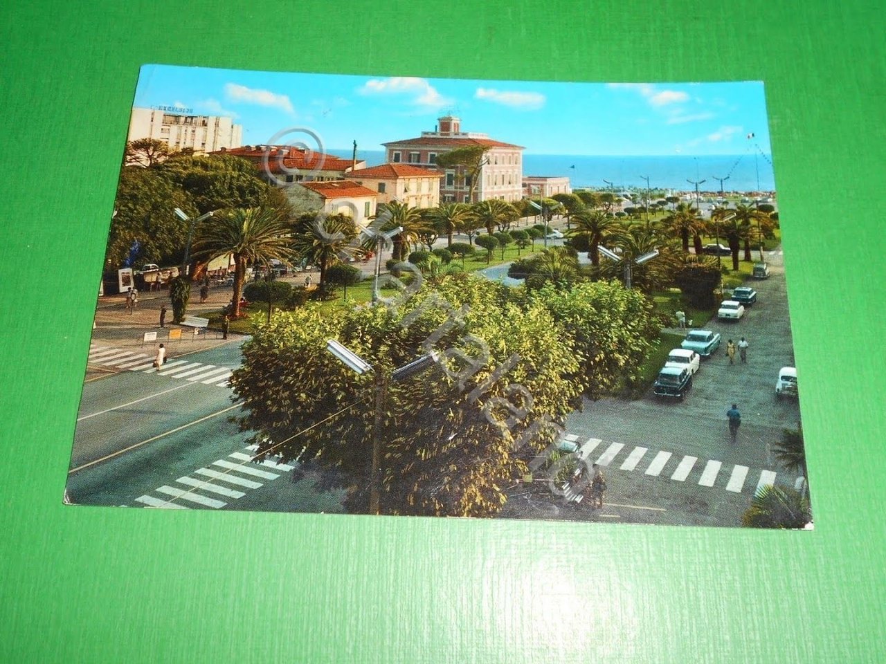 Cartolina Marina di Massa - Piazza Betti 1967.