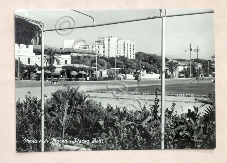 Cartolina Marina di Massa - Piazza Francesco Betti - 1960