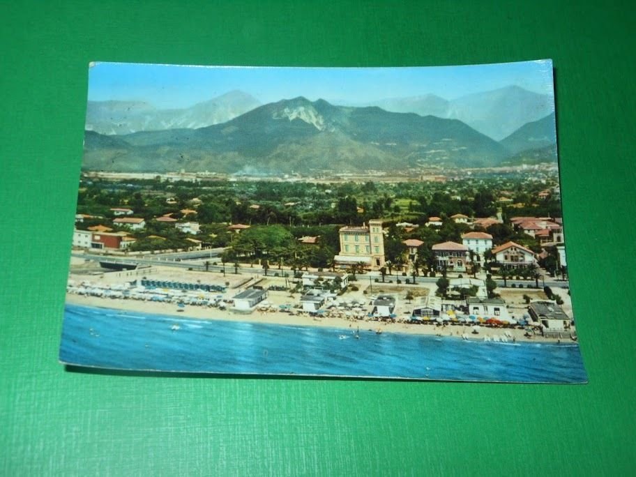 Cartolina Marina di Massa - Uno scorcio della spiaggia dall' …