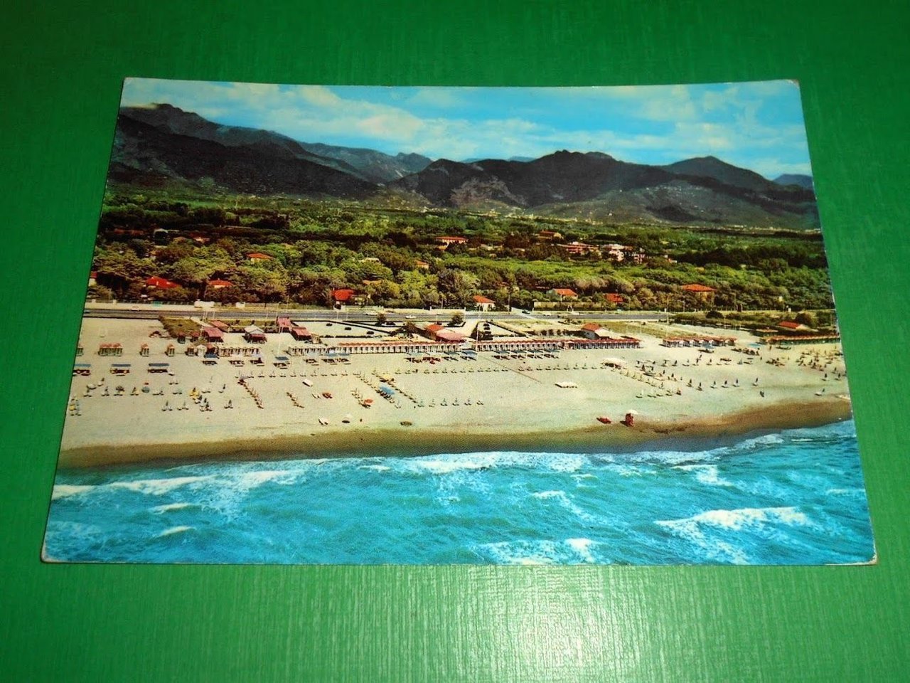 Cartolina Marina di Pietrasanta - Mare, monti e pineta 1965.