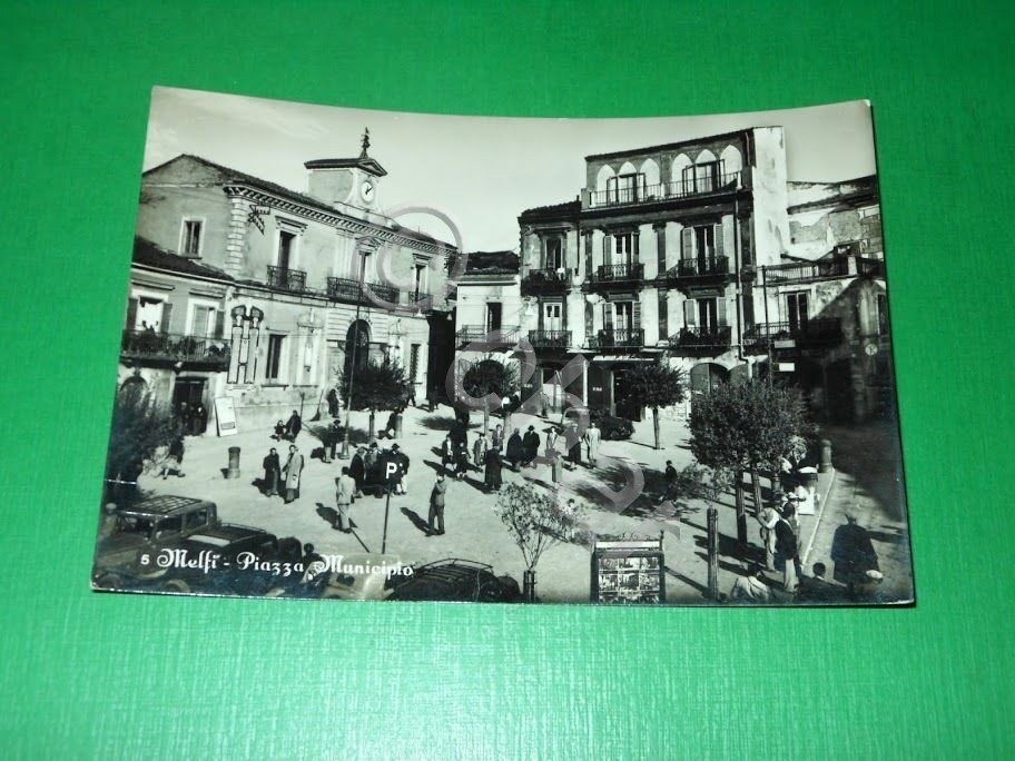 Cartolina Melfi - Piazza Municipio 1957.