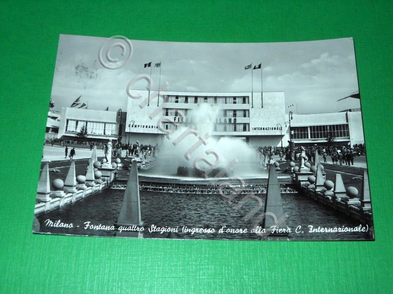 Cartolina Milano - Fontana Quattro Stagioni ( ingresso Fiera Internazionale …
