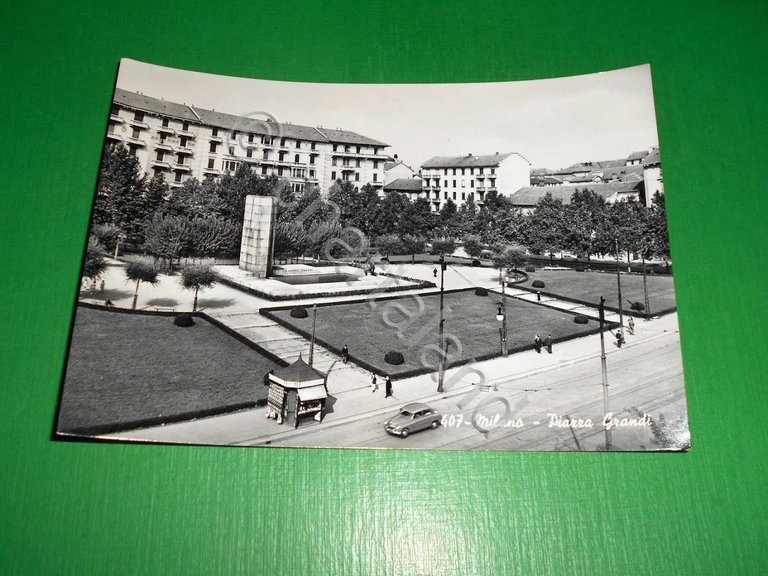 Cartolina Milano - Piazza Grandi 1957.