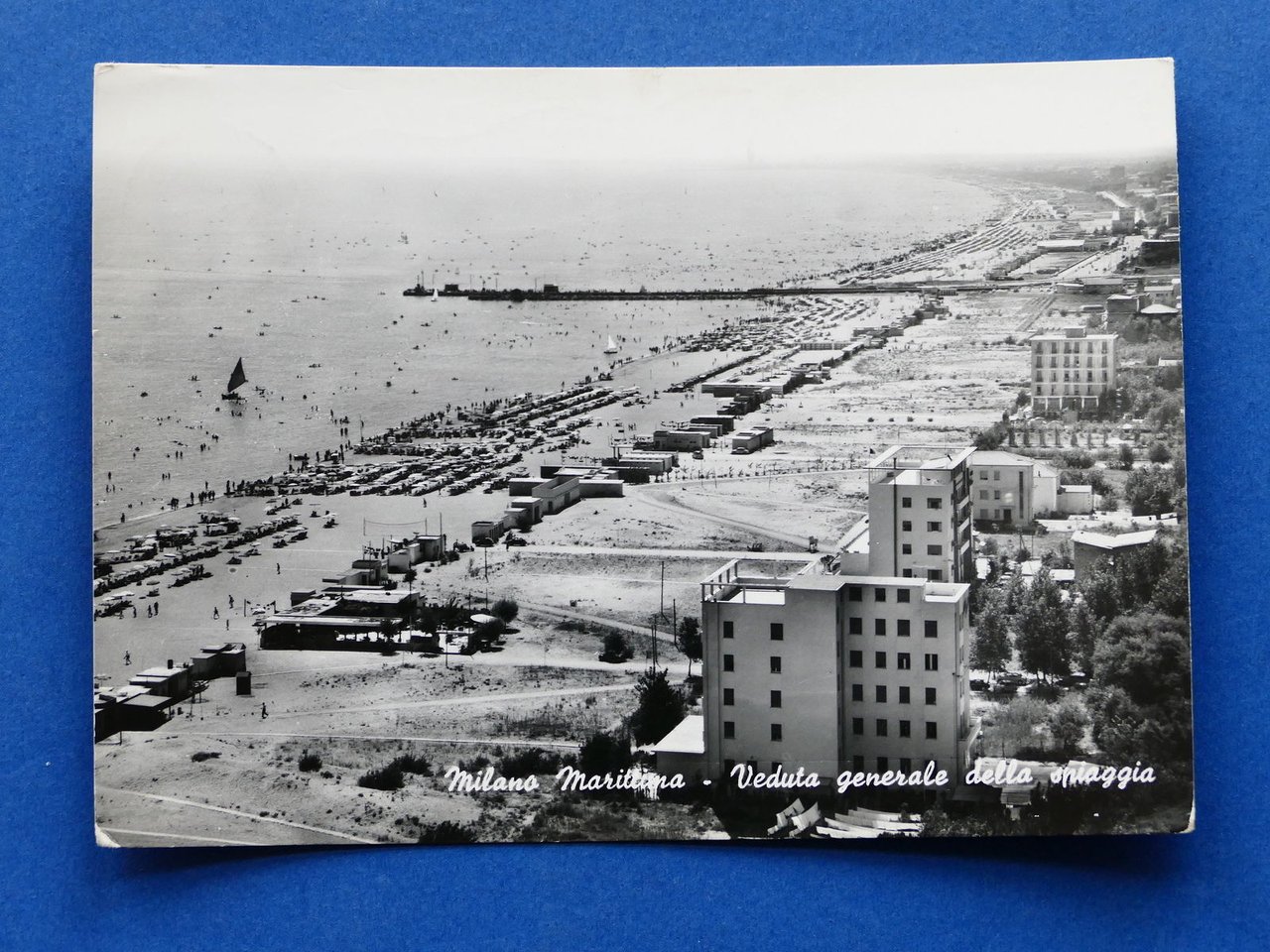 Cartolina Milano Marittima - Veduta generale della spiaggia - 1959.