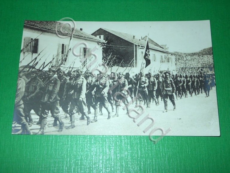 Cartolina Militaria - Fanteria Montenegrina verso la frontiera austriaca 1917 …