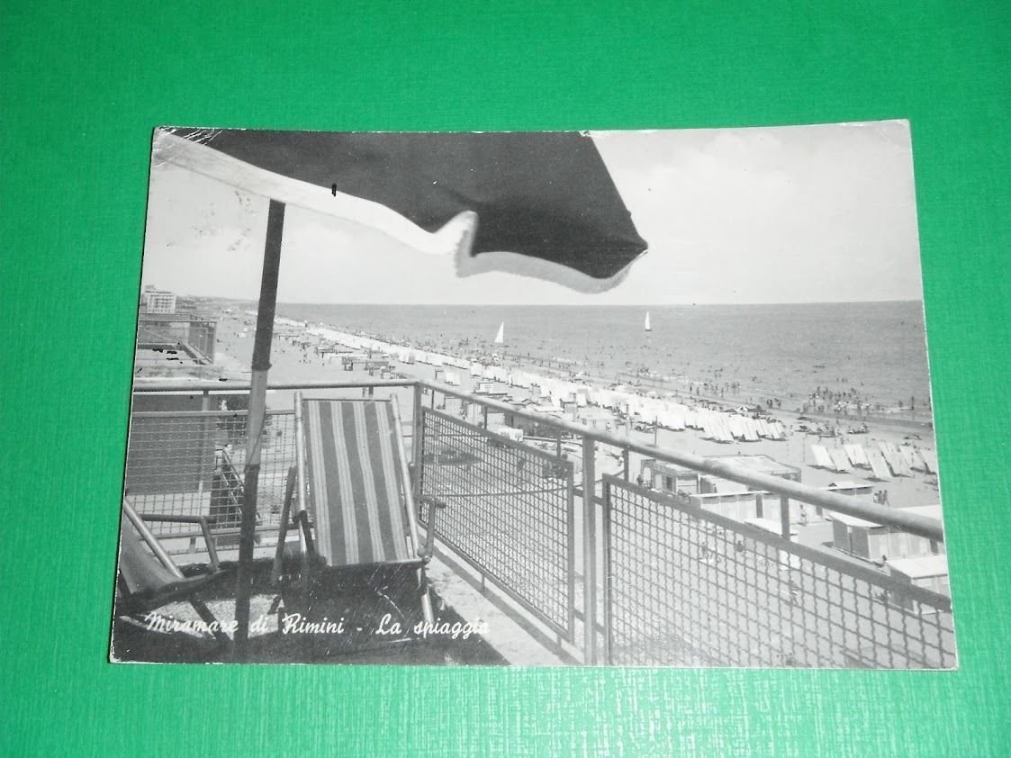 Cartolina Miramare di Rimini - La spiaggia 1962.