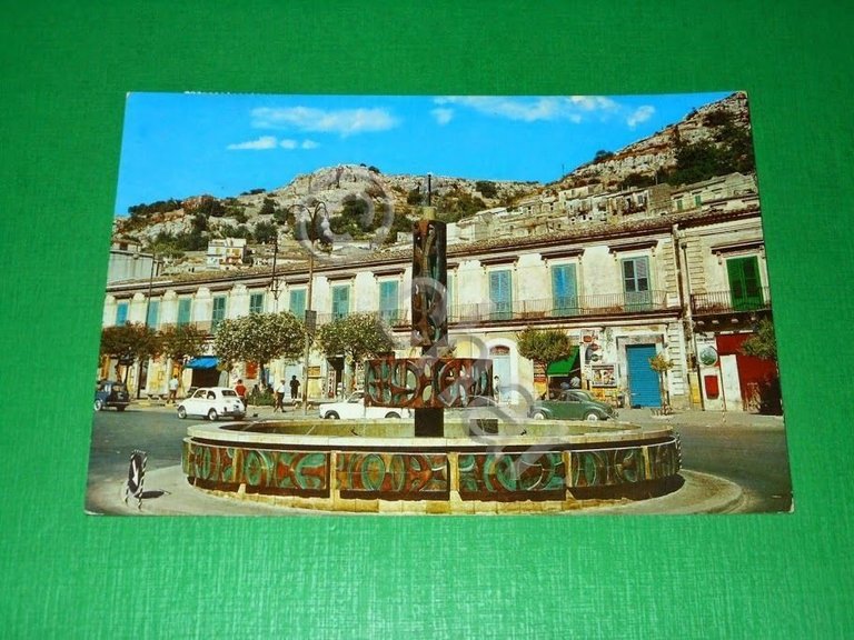 Cartolina Modica - Fontana e Piazza Corrado Rizzone 1975