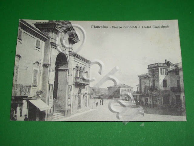Cartolina Moncalvo ( Asti ) - Piazza Garibaldi e Teatro …