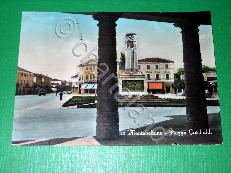 Cartolina Montebelluna - Piazza Garibaldi 1954