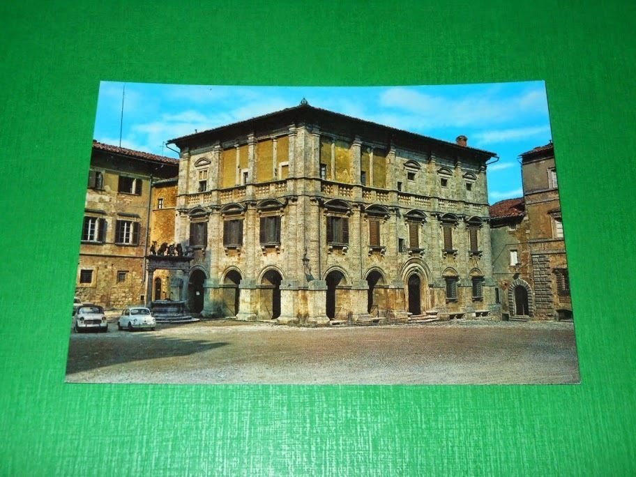 Cartolina Montepulciano - Piazza Vittorio - Palazzo Tarugi 1965 ca.
