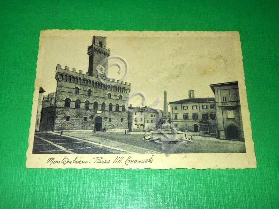 Cartolina Montepulciano - Piazza Vittorio Emanuele 1936.