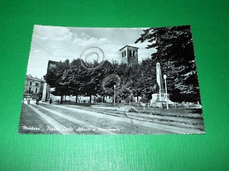 Cartolina Mortara - Piazza Carlo Alberto e Monumento 1960.