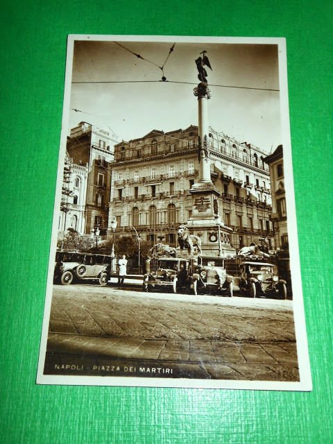 Cartolina Napoli - Piazza dei Martiri 1931.