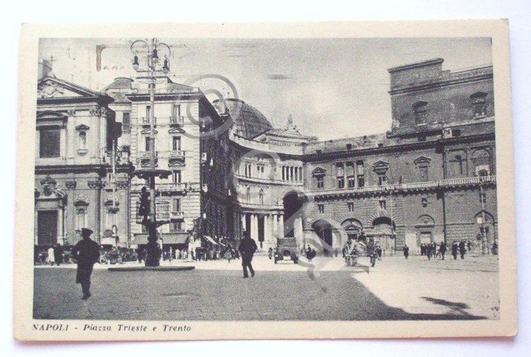 Cartolina Napoli - Piazza Trieste e Trento 1938.